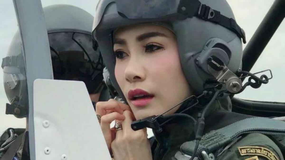 viata bate filmul amanta regelui thailandei decazuta din drepturile nobiliare pentru ca a vrut sa i