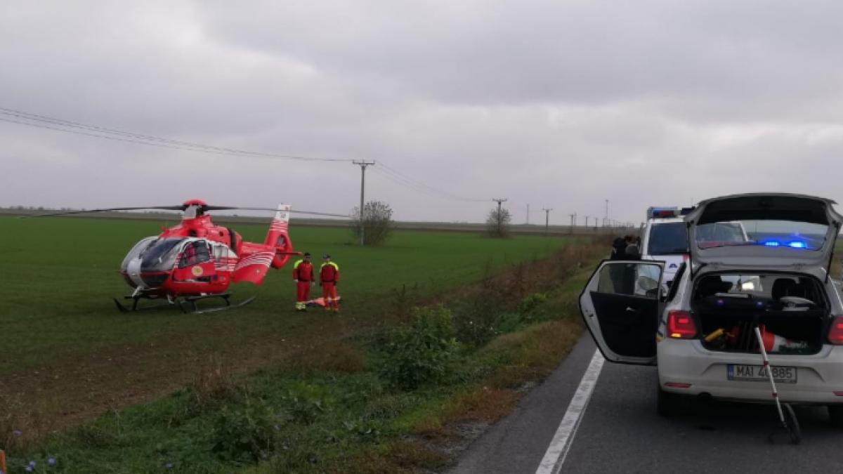 masina spulberata de un tir in constanta un barbat a fost preluat de elicopterul smurd video