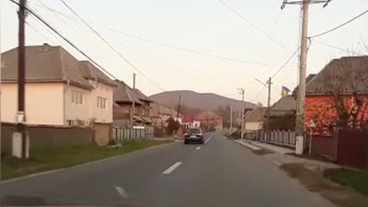 un vitezoman a bagat spaima in ceilalti soferi doi soti care circulau in spatele lui au sunat