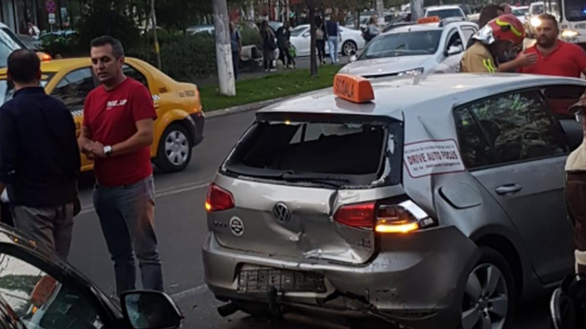 accident in capitala un sofer beat a lovit o masina de scoala de soferi eleva de la volan a fost