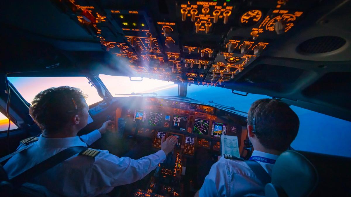 avertisment grav privind siguranta zborurilor scrisoarea unui pilot tarom a ajuns pe masa