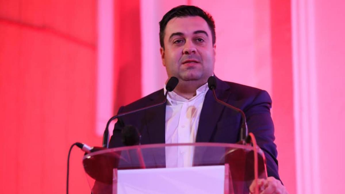 razvan cuc se apara pe facebook contractul la care face referire fostul sef cfr trebuia semnat