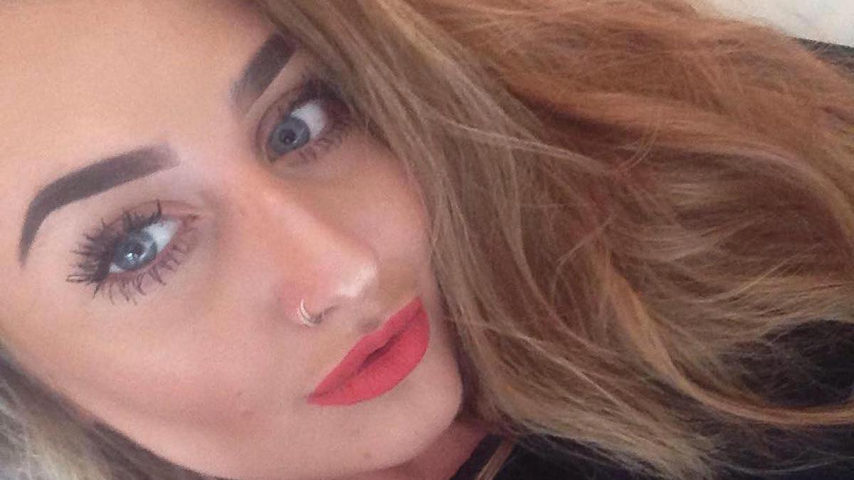 o tanara s a sinucis dupa ce a facut o descoperire socanta in telefonul iubitului nu a putut trai