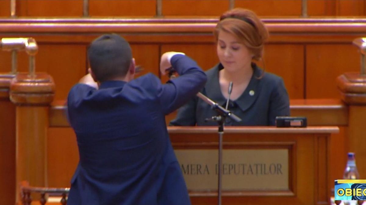 un ministru propus in guvernul orban gest nepotrivit in parlament a furat microfonul de la tribuna