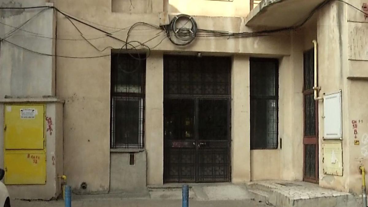 primele imagini cu blocul din bucuresti unde a fost sechestrat una dintre victimele pedofilului din
