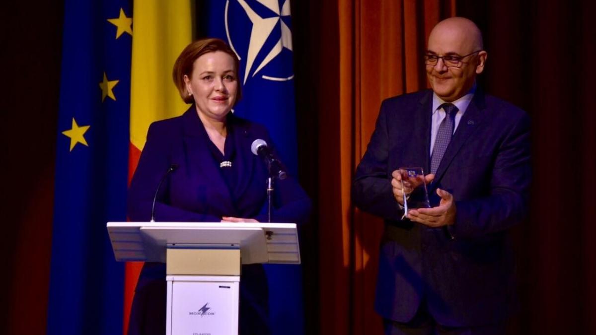 carmen dan condamna atacurile in scandalul filmului de la colectiv ca si momentul 10 august acum