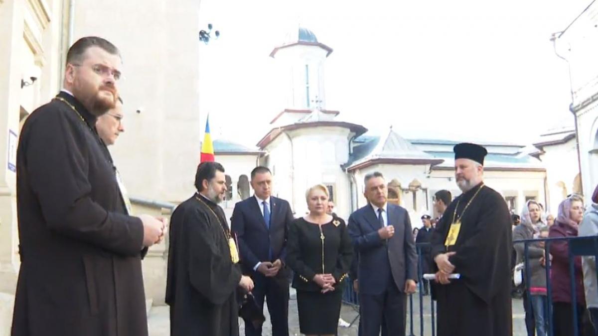 dancila si orban s au inchinat la patriarhie inaintea votului de investitura din parlament