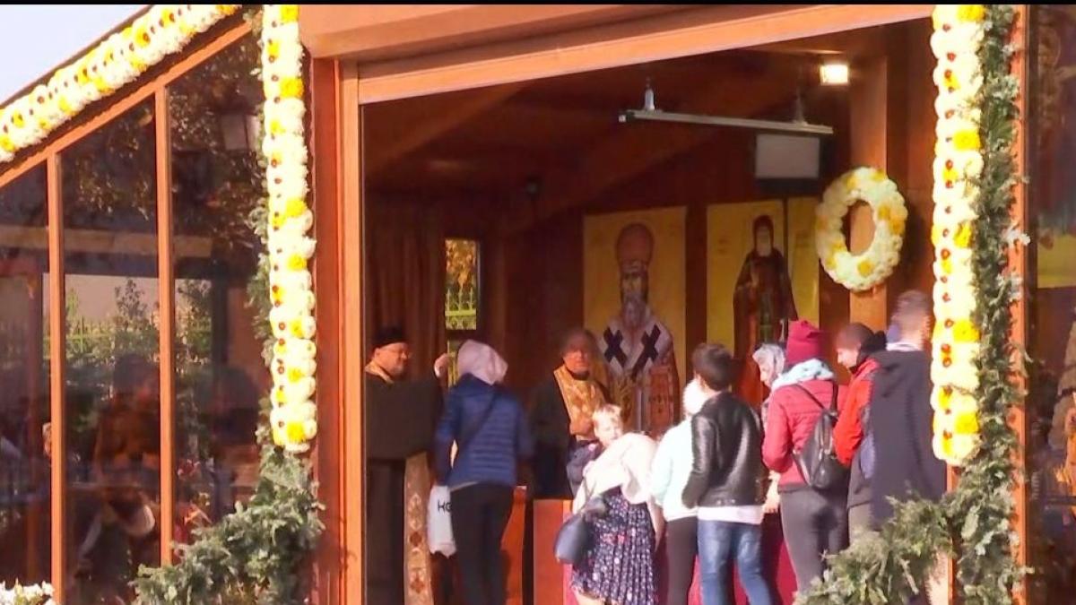 a fost a treia noapte de pelerinaj in capitala oamenii s au rugat la racla cu moastele sfantului