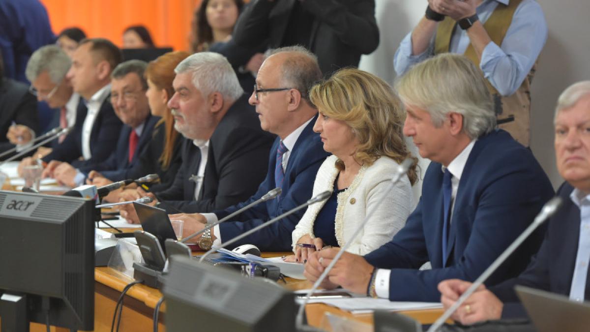 cu ce s au ocupat unii parlamentari in timpul audierilor noilor ministri