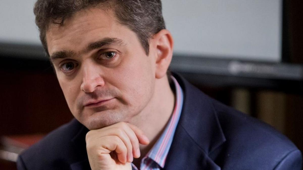 propunere soc facuta de un candidat la prezidentiale liceenii sa invete sa traga cu arma