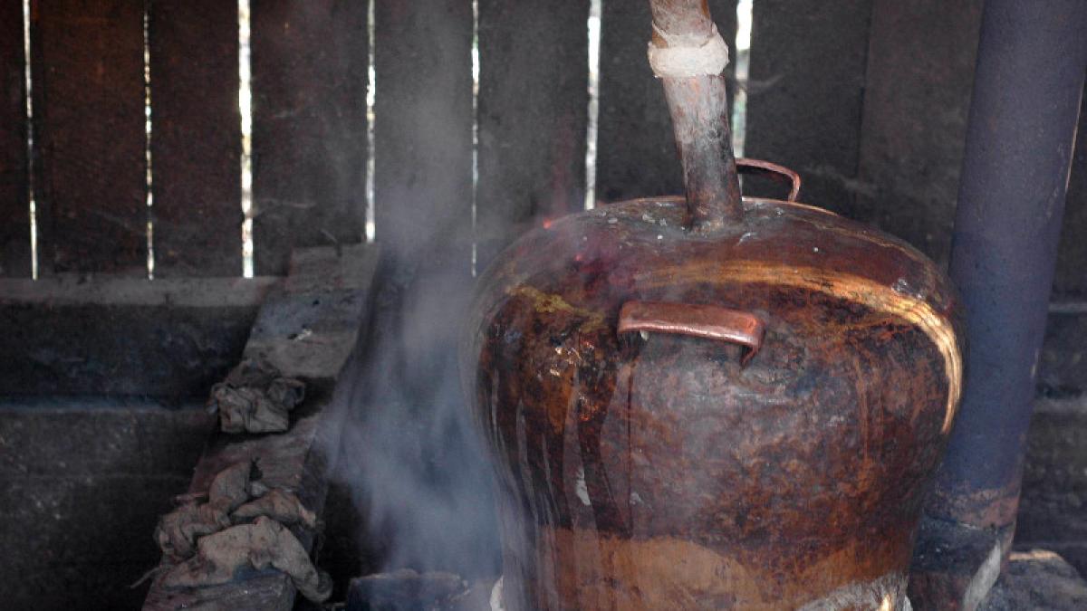 o femeie din salaj a cazut in cazanul cu borhot fierbinte in timp ce facea tuica are arsuri