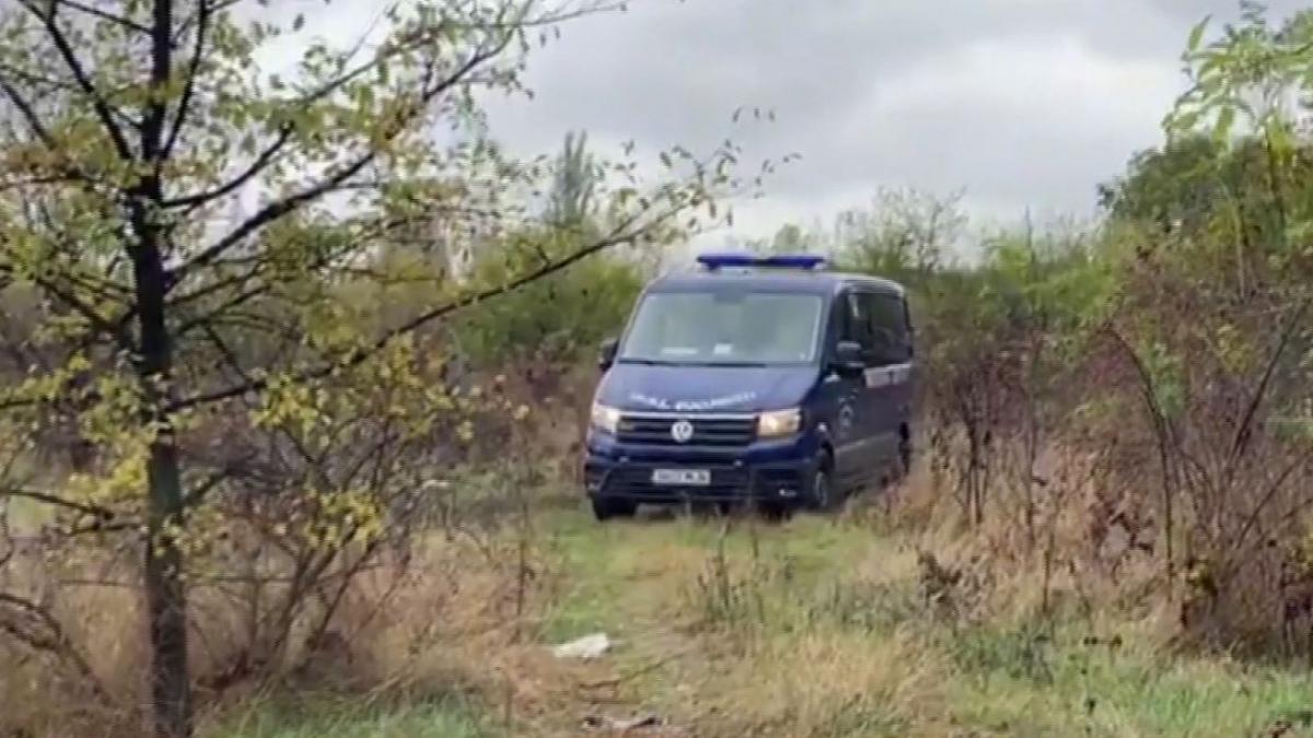 primele imagini de la locul sinuciderii tanar gasit mort cu o punga trasa pe cap pe o strada din