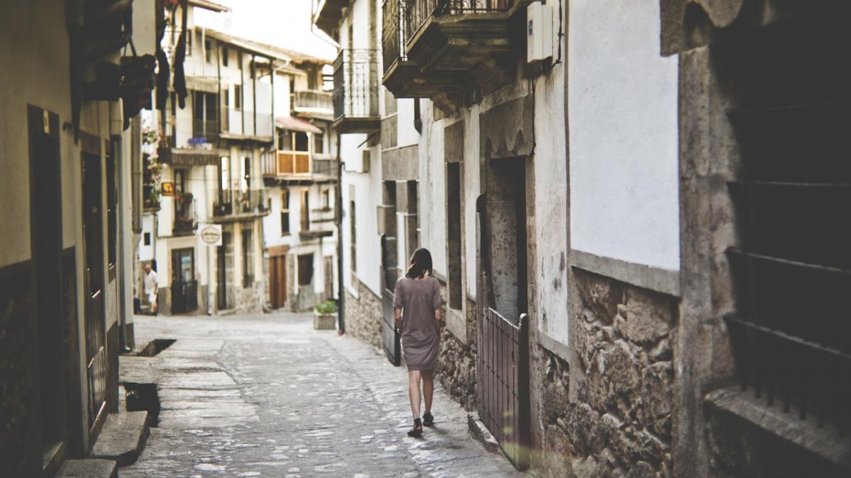 adolescentele se plimbau linistite pe o strada din botosani cand ceva inspaimantator li s a