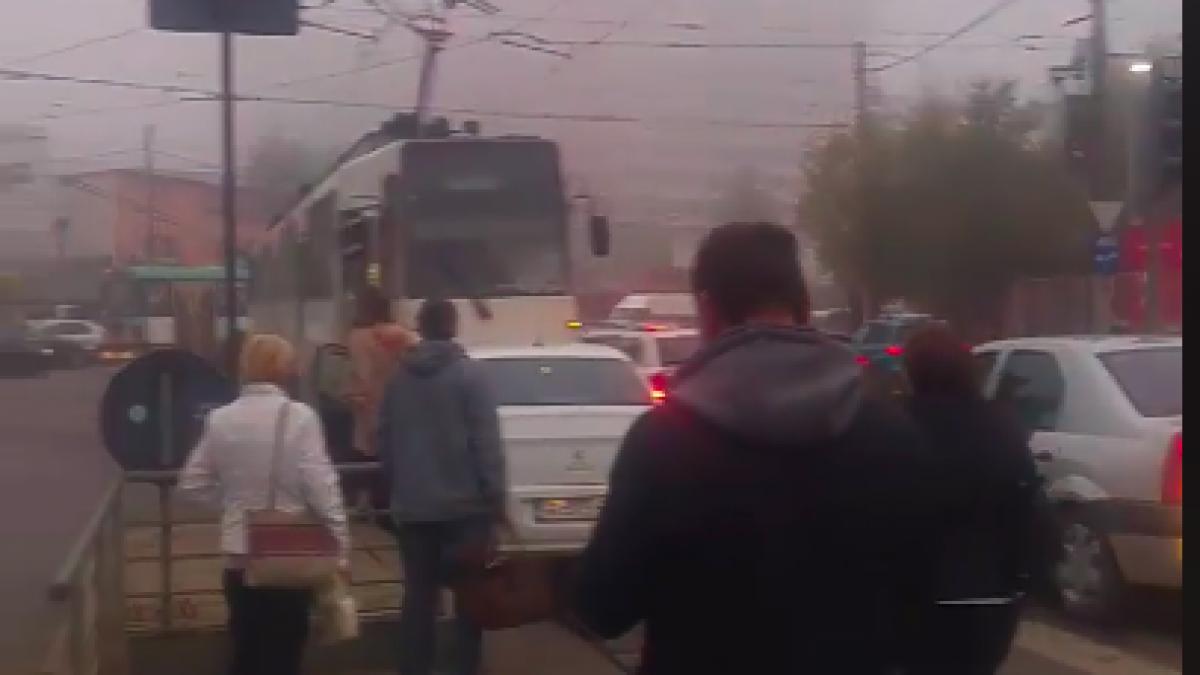 alexandra era intr o statie de tramvai din bucuresti cand a zarit o femeie facand ceva naucitor in