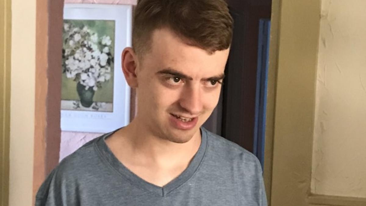 david are 21 de ani si nu a vorbit niciodata in viata lui intr o zi si a luat mama de o parte si i