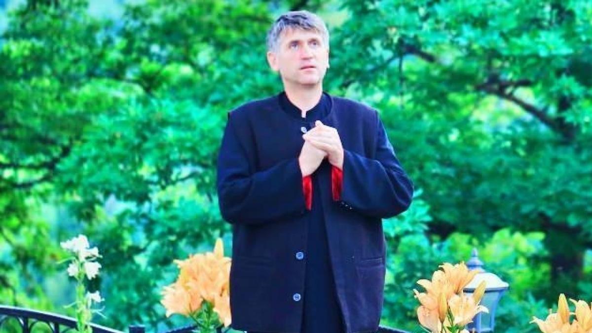 fostul preot cristian pomohaci acuzat de pedofilie cap de afis la un festival pentru copii