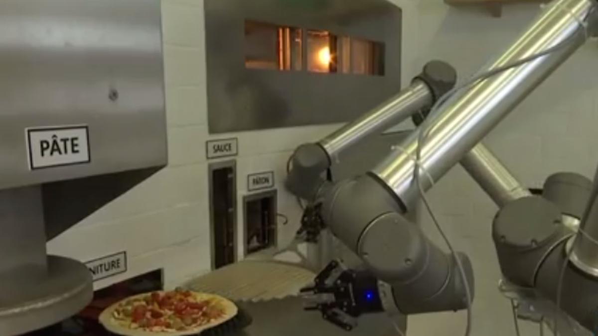 24 it cum vom lucra impreuna cu robotii