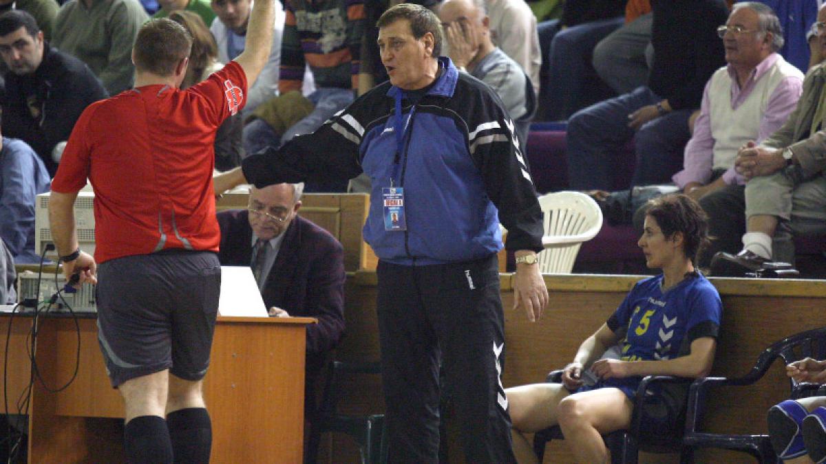 e doliu in sportul romanesc liviu paraschiv antrenor de legenda pentru handbalul romanesc a murit