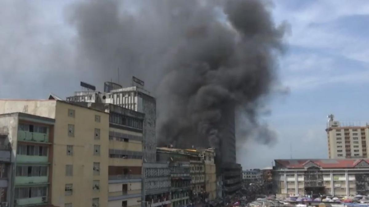 incendiu urias intr un centru comercial din lagos nigeria imagini apocaliptice