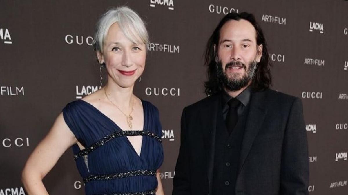 keanu reeves a renuntat la burlacie cine este prima femeie cu care actorul a iesit in public dupa