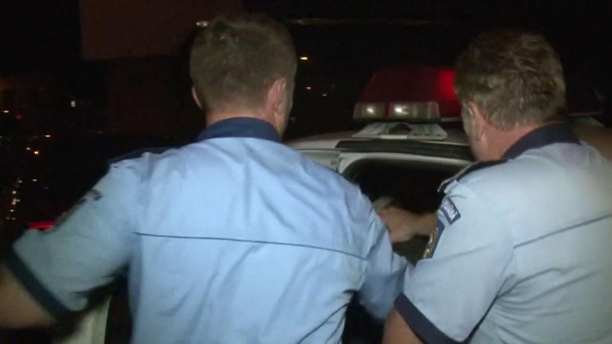 scene socante in plina strada o echipa de campanie a psd fugarita cu maceta de un barbat