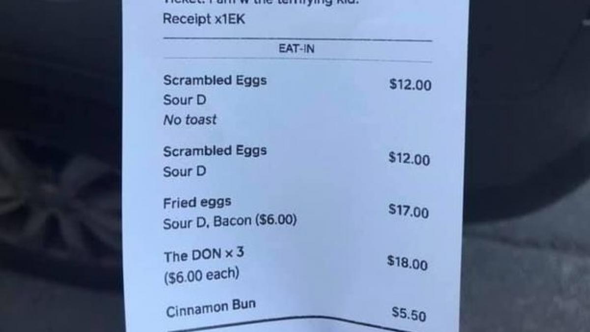 ce a scris o chelnerita pe nota de plata a unei mame mesajul a facut o sa izbucneasca in lacrimi nu