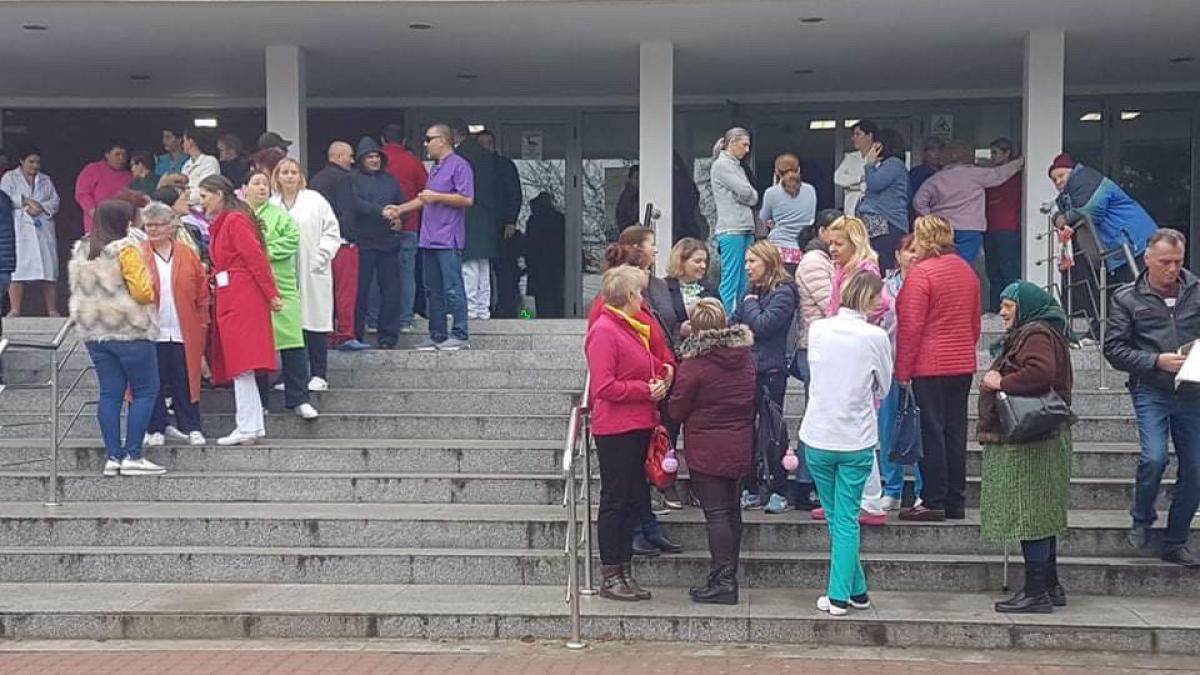 protest spontan la un mare spital din romania angajatii cer medicamente