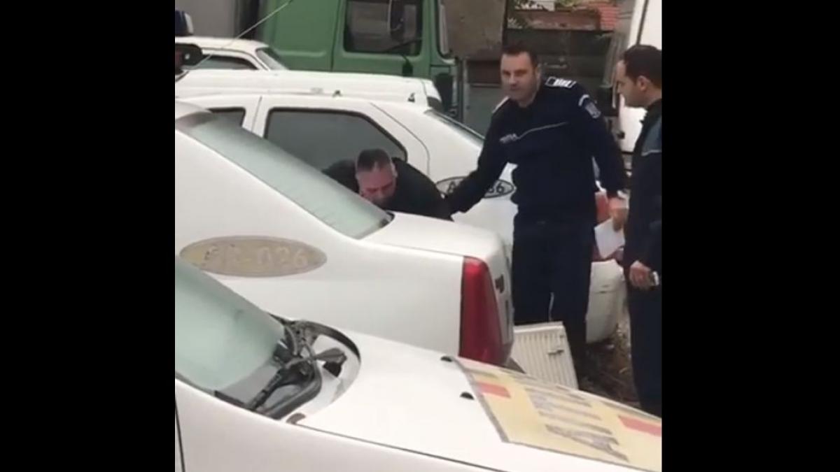 un fost ofiter dga cercetat pentru santaj filmat plangand in hohote in curtea ipj arad de ce isi