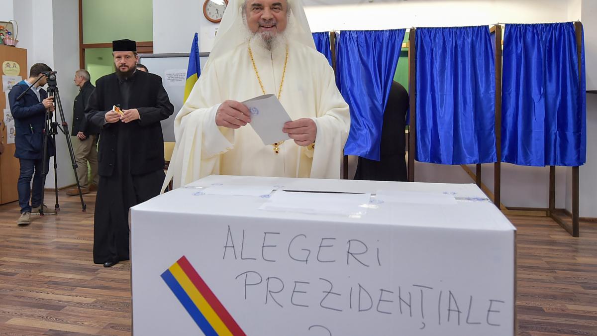 alegeri prezidentiale 2019 patriarhul daniel a votat ce a facut acesta dupa ce a pus stampila foto