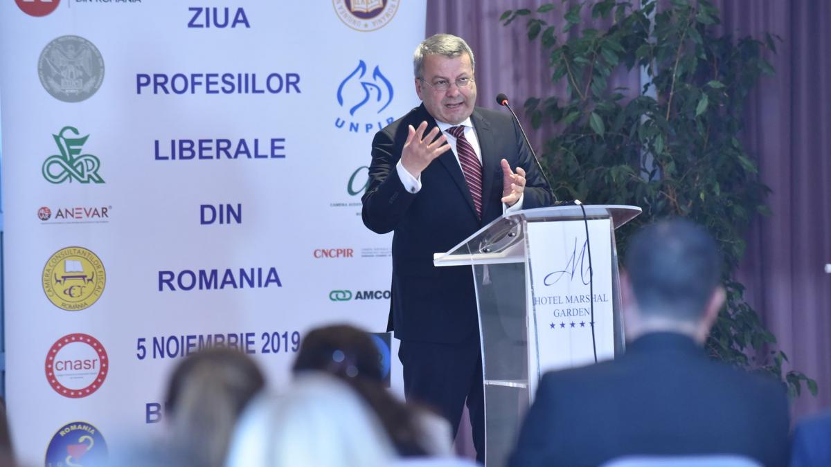 fost ministru de finante comisia europeana o sa ne ceara inghetarea pensiilor si salariilor