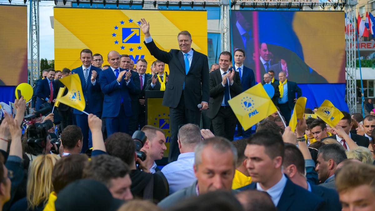 klaus iohannis val de critici la adresa psd isi fac planuri pentru motiunea de cenzura cum sa