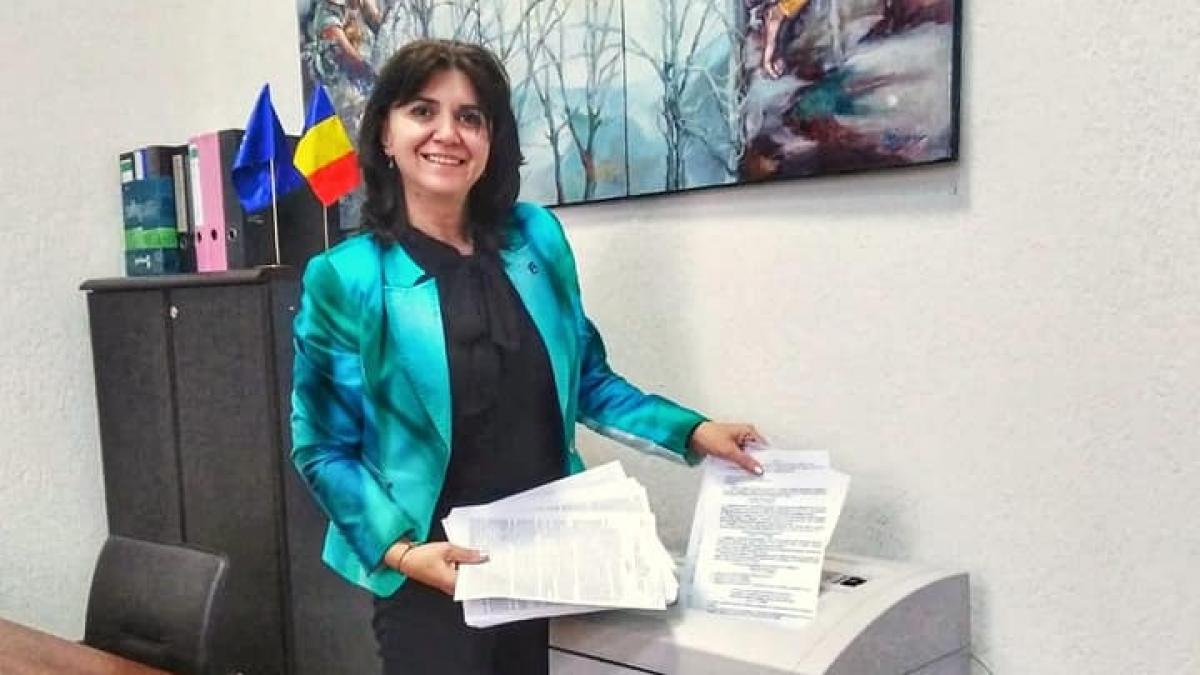 vesti nesperat de bune pentru profesori ministrul educatiei anunta ca taie hartiile care le