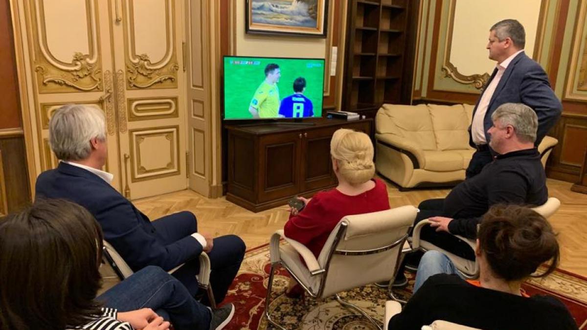 viorica dancila cu ochii pe tricolori mesajul fostului premier pentru echipa romaniei