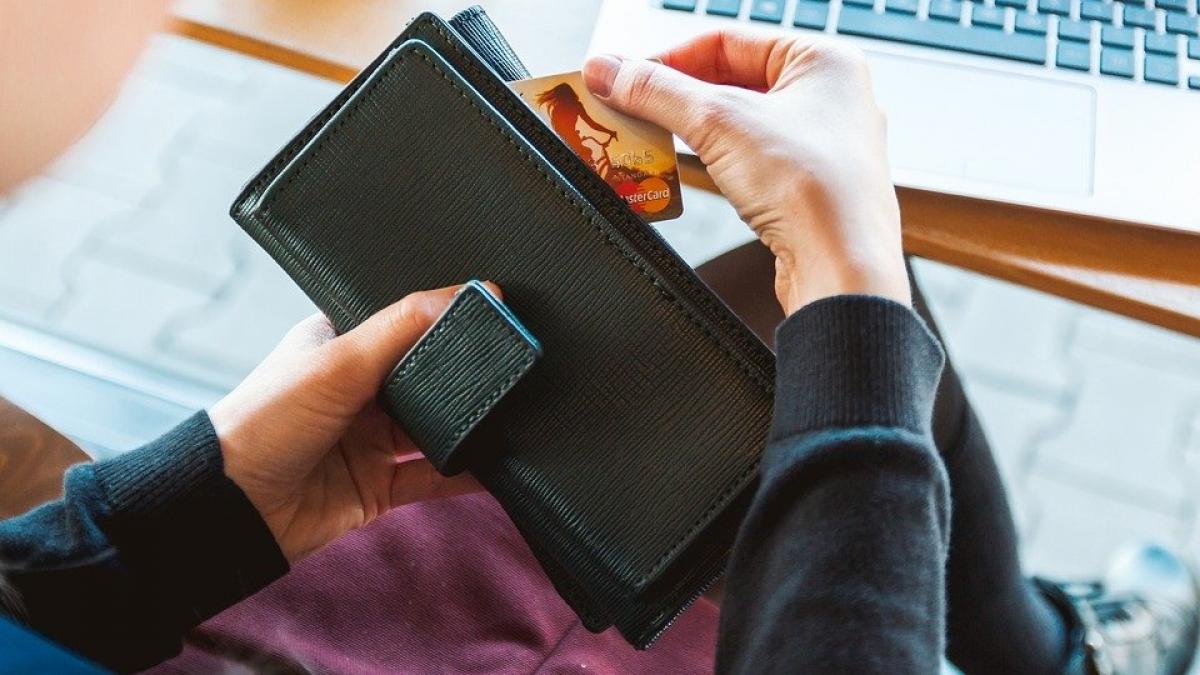 ziua reducerilor nebunie in mediul online ce au comandat romanii de black friday