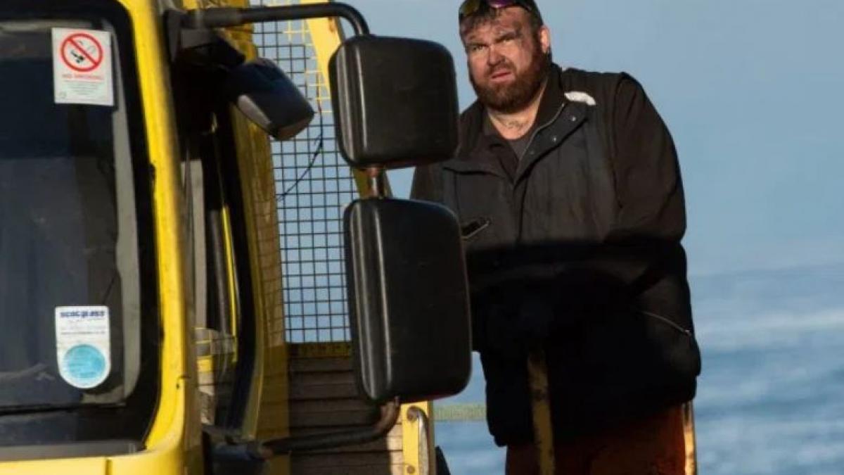 a castigat o avere la loto si toti il invidiau acum munceste din greu pe un salariu de nimic pe ce