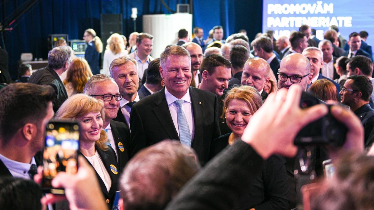 lista jurnalistilor si analistilor care vor participa la dezbaterea organizata de klaus iohannis