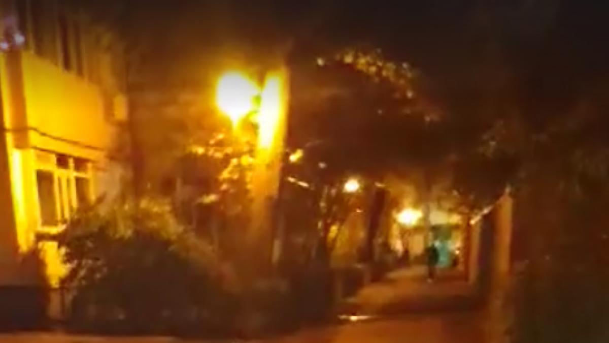 alin iesise aseara la o tigara in fata blocului pe un bulevard din bucuresti cand a zarit o