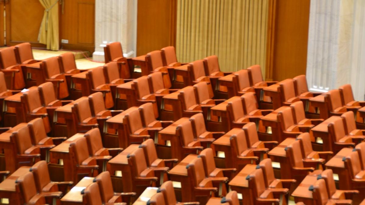 campania pentru prezidentiale scuza pentru chiul in parlament cand se intorc alesii la munca