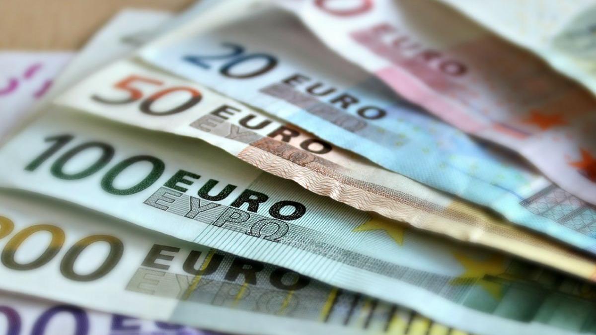 o alta explicatie pentru cursul urias al euro
