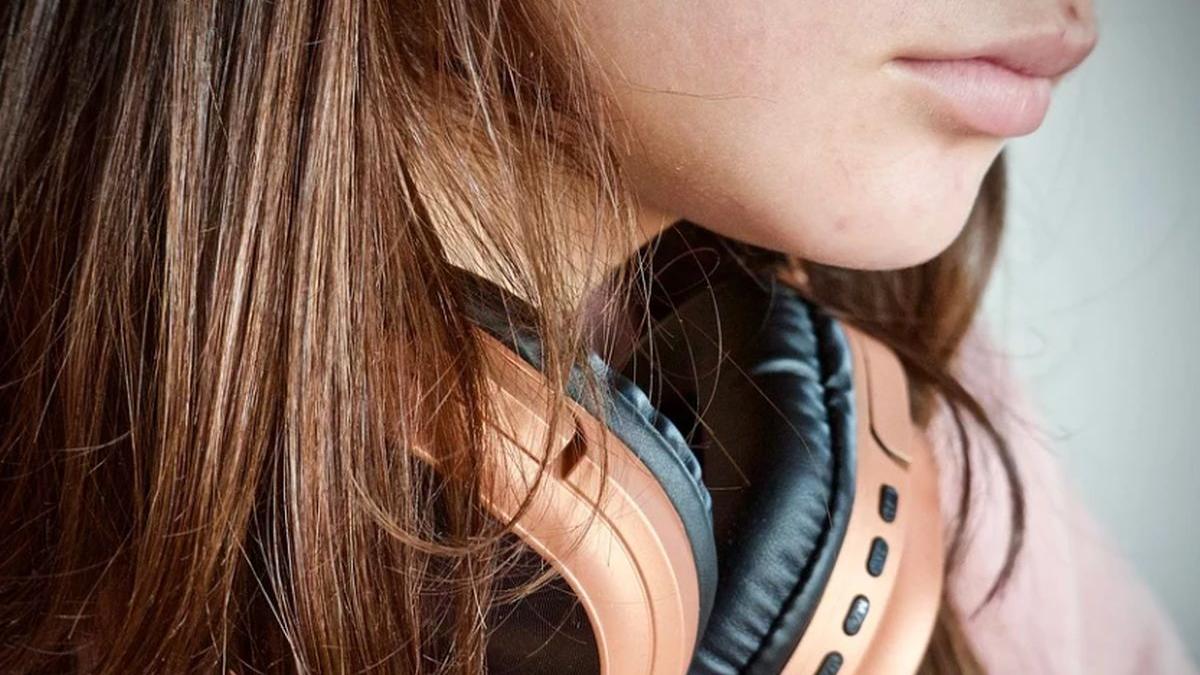 un licean din bacau a fost obligat sa achite 15 000 de lei daune unei eleve dupa ce a postat o poza