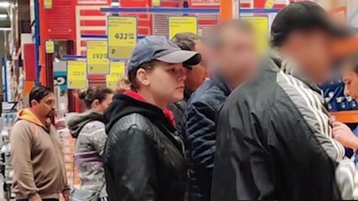 rasturnare de situatie adolescenta premianta care a disparut de acasa a fost fotografiata in