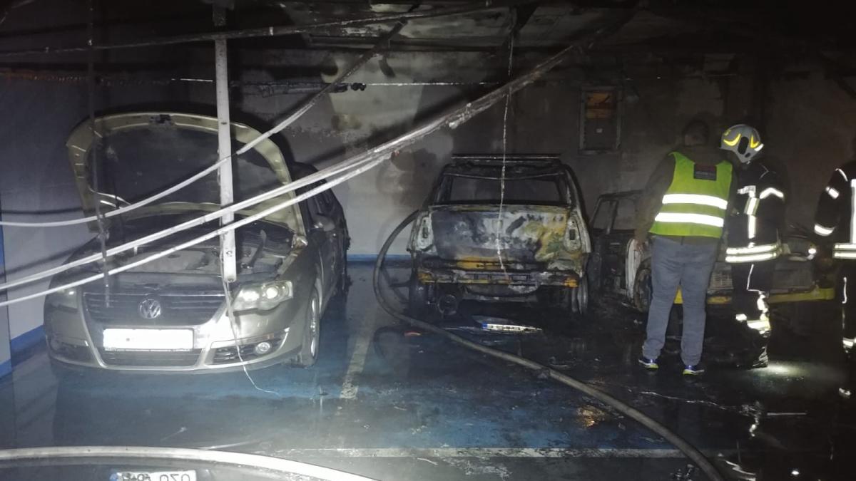 imagini socante dupa incendiul din mall ul sun plaza din capitala cum arata masinile care au luat