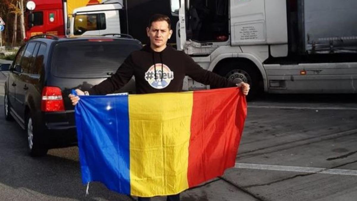 un roman din germania merge din parcare in parcare si i duce pe soferii de tir la vot cu masina