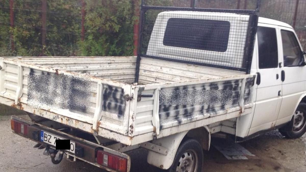 Maşina unui lider PSD Buzău, vandalizată cu mesaje obscene după înfrângerea la prezidenţiale. ”Un exemplu de cum sărbătorește PNL victoria” 