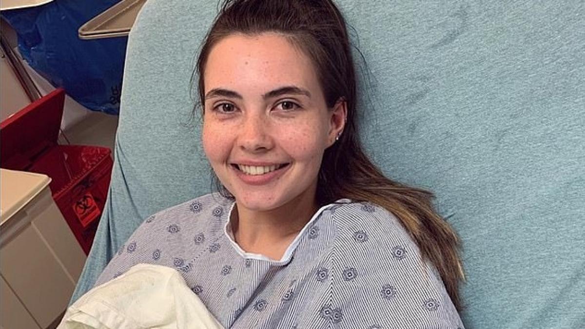 drama tinerei care este alergica la apa nu are voie sa planga ori sa transpire pana si apa de baut