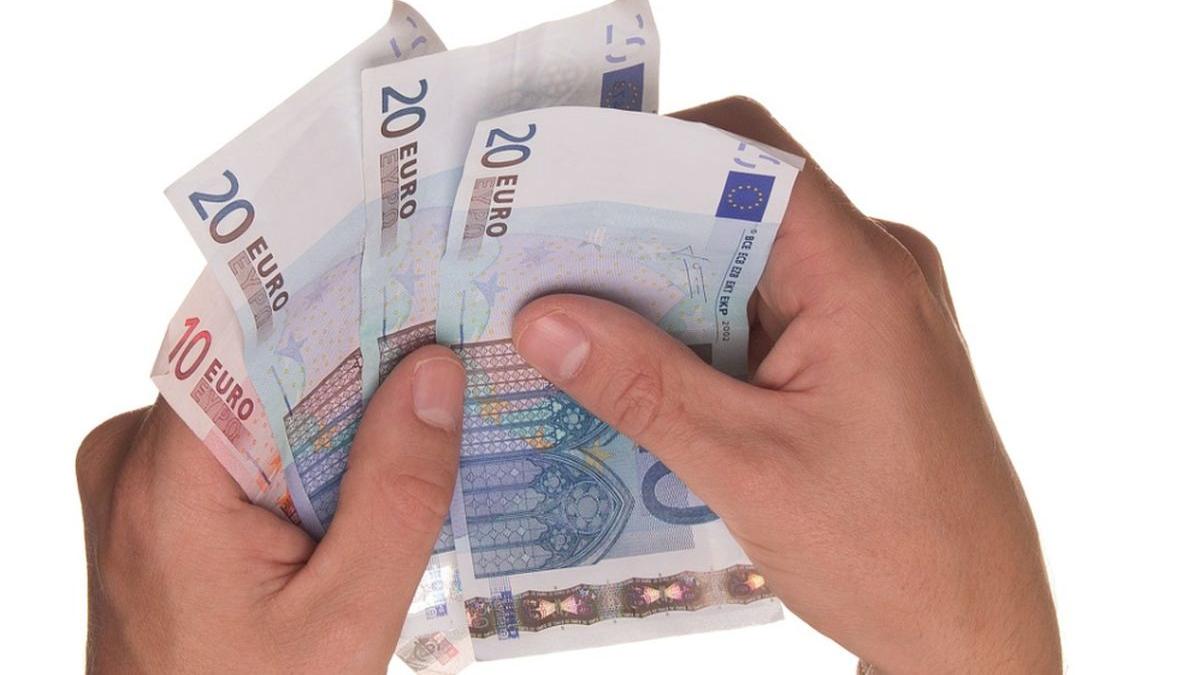 curs valutar 28 noiembrie 2019 euro scade spre 4 77 lei