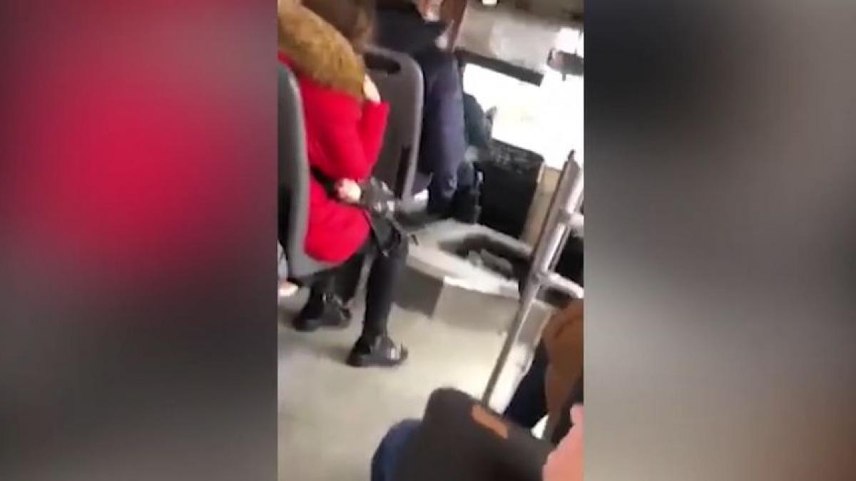 se urcase intr un autobuz din craiova cand a ramas socat cand a vazut ce facea soferul a scos