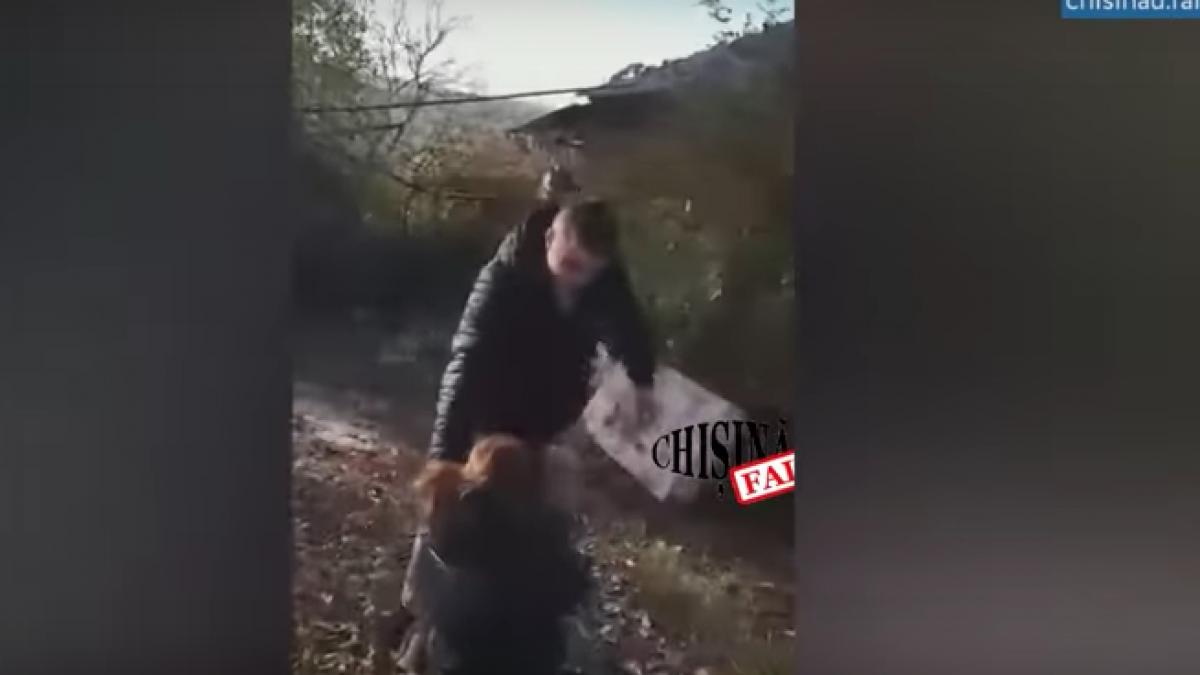 femeie batuta cu pumnii si picioarele in plina strada nu plange proasto ce esti video cu puternic