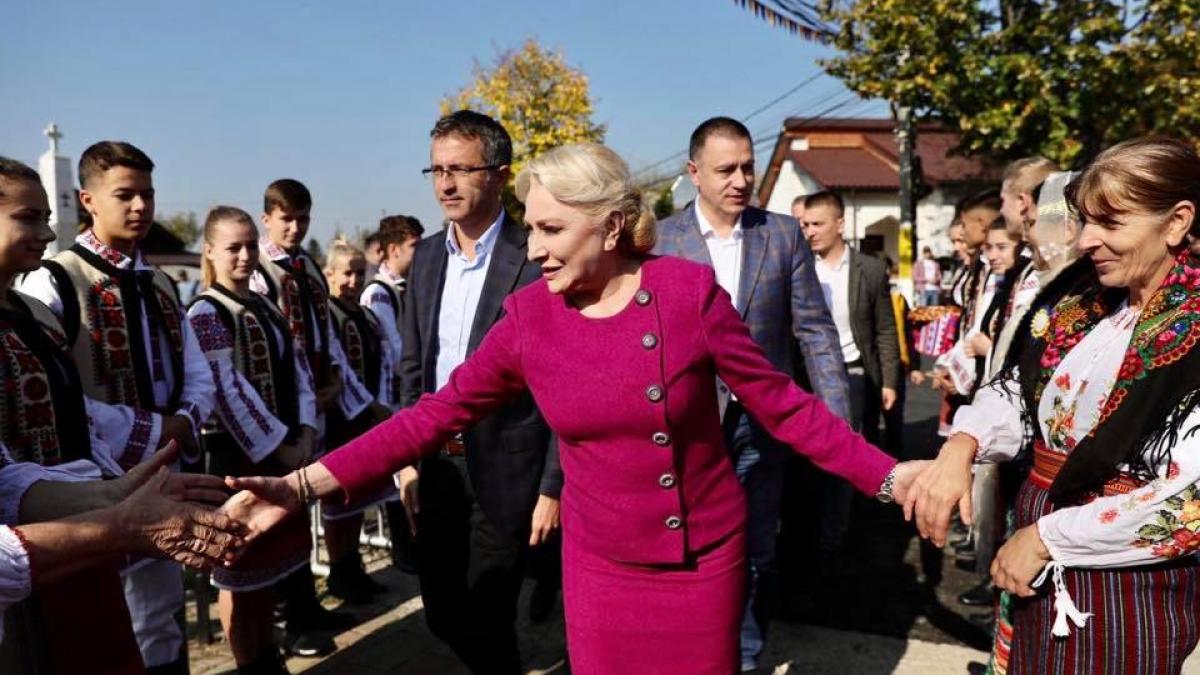 fiul vioricai dancila postare sugestiva cu mama sa