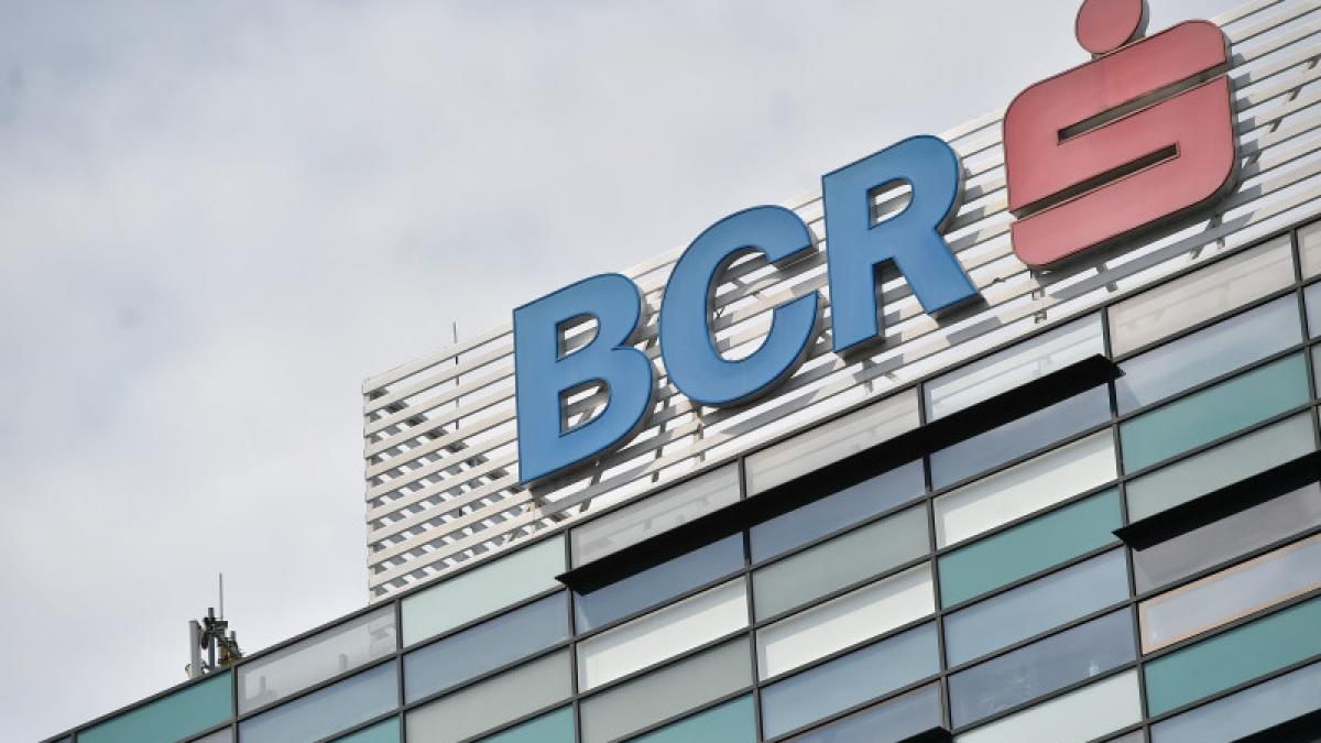 mai multi clienti ai bcr arges au reclamat ca le au disparut sume uriase de bani din cutiile de